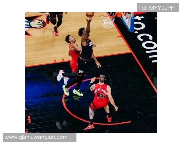 76人对阵猛龙的季后赛激战回顾与精彩瞬间分析